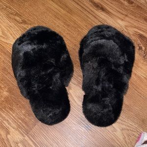 Aerie fuzzy black slippers
